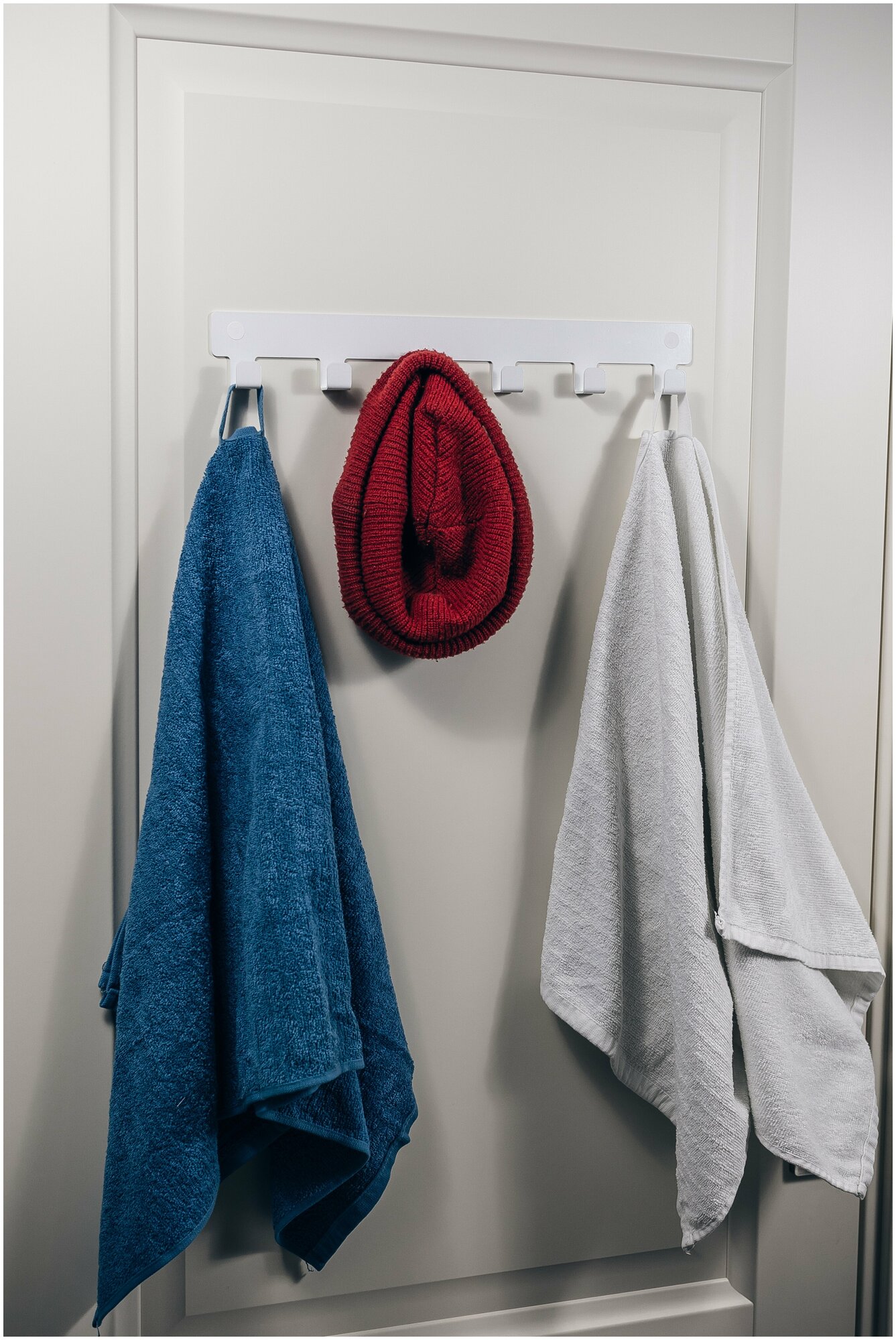 Вешалка ключница 6 крючков настенная для полотенец одежды вещей в ванную кухню прихожую. В дом квартиру дачу.