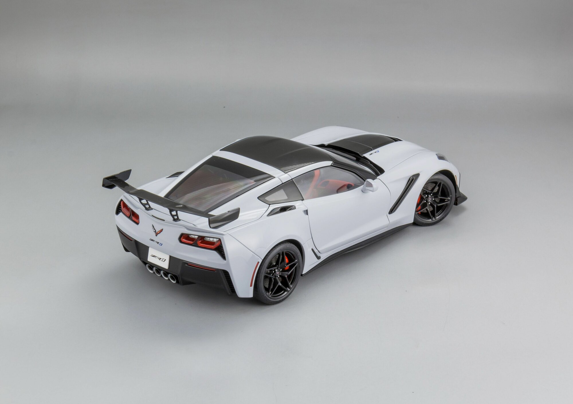 Коллекционная масштабная модель 1:18 Chevrolet Corvette C7 ZR1 от AUTOart — фото 1