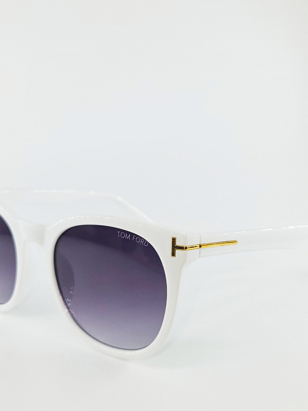 Солнцезащитные очки — фото 1