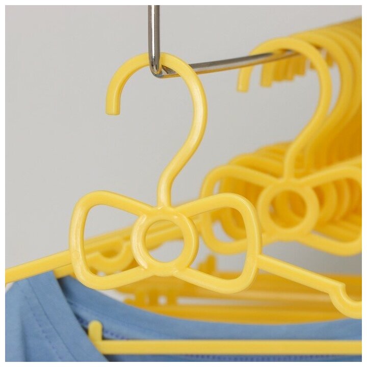 Вешалка-плечики для одежды детская, размер 30-34, цвет микс - фотография № 14