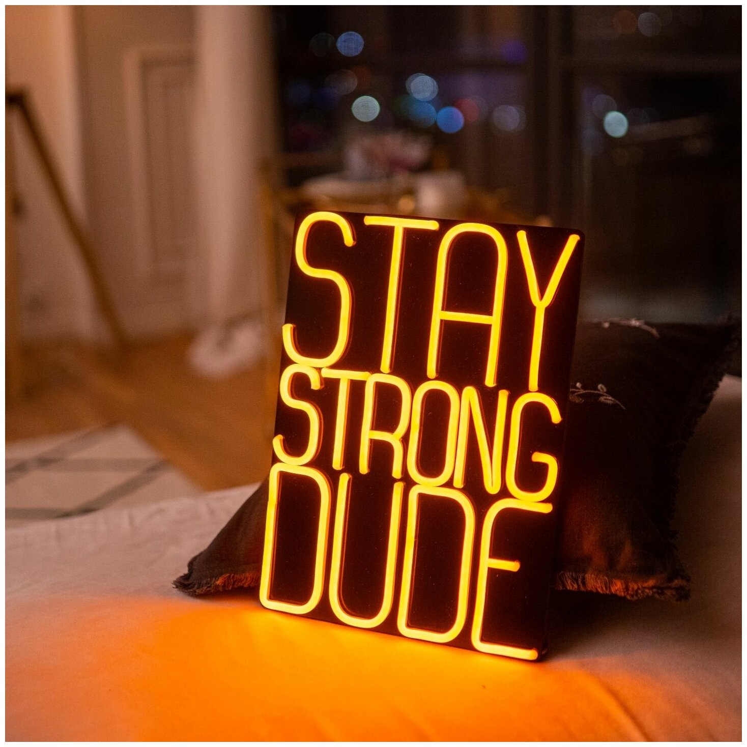 Табличка неоновая Stay strong dude, 25х35 см