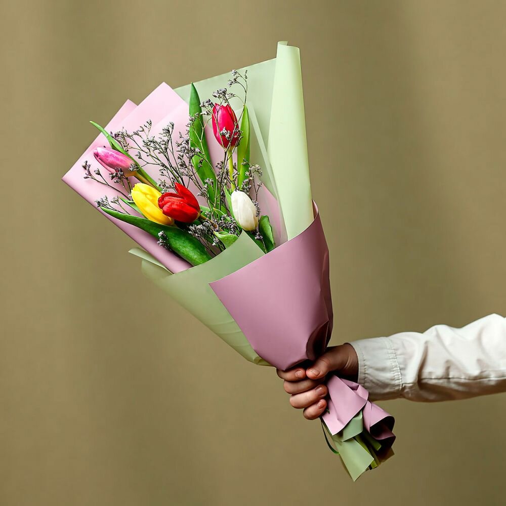 Букет тюльпаны лимониум на стеблях высота 42 см 5 цветов