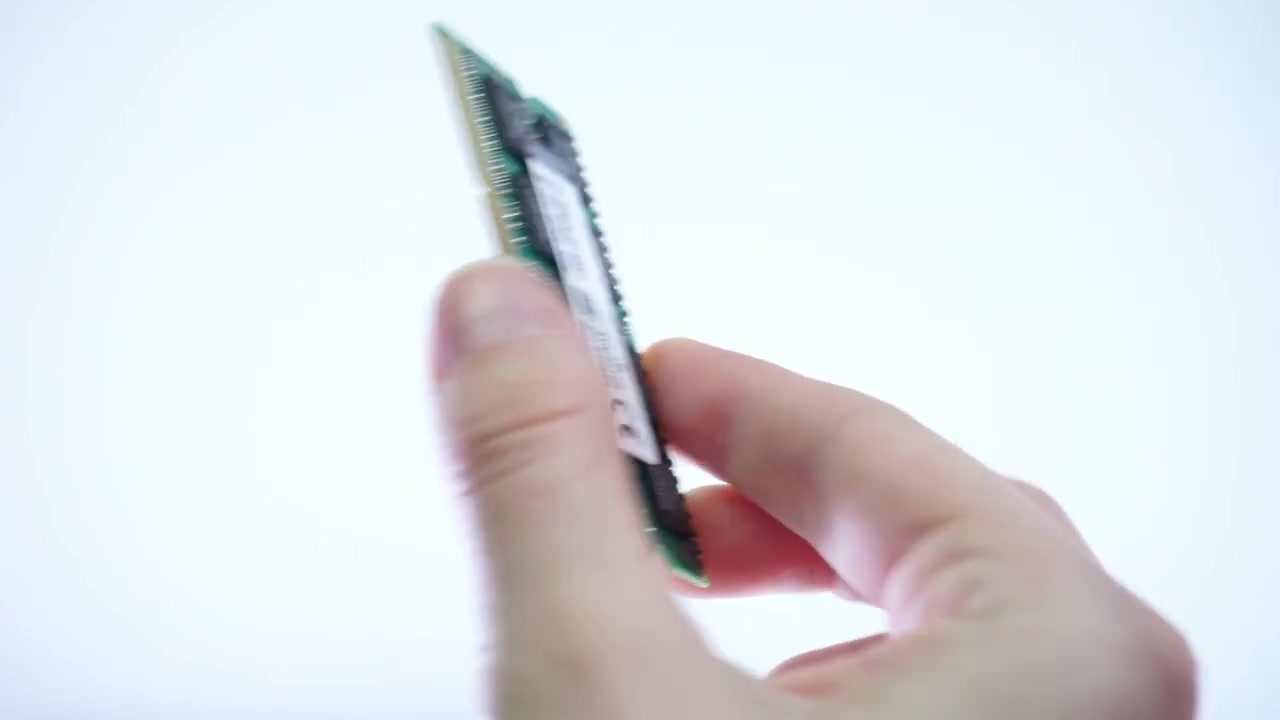 Модуль памяти Kingston SODIMM DDR3, 4ГБ, 1600МГц, 1.5В, 204-pin, PC3-12800, CL11 11-11-11-28 — фото 1