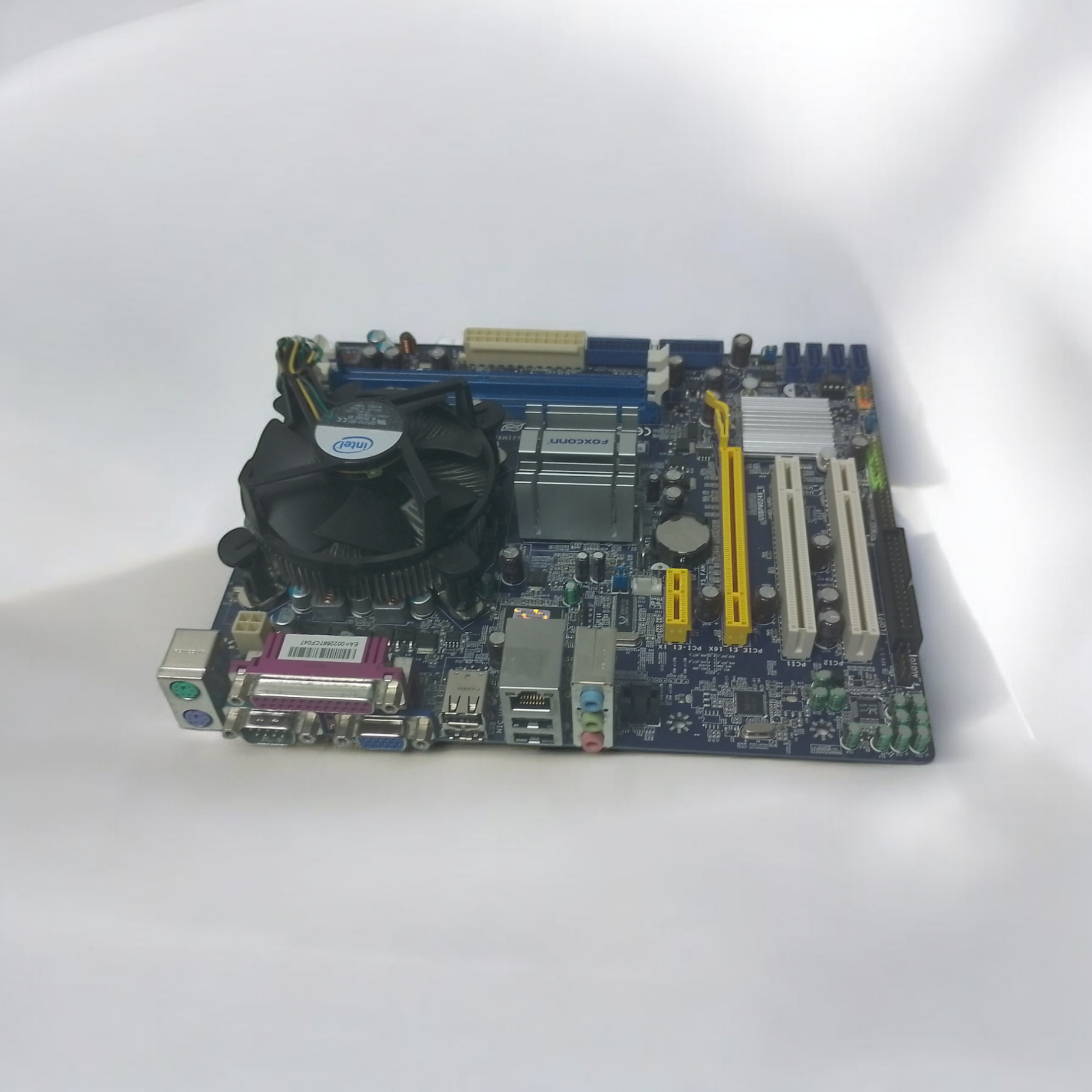 Материнская плата S-775 Foxconn G31MXP-K G31/2xDDR2/VGA/Sb/Lan/mATX+процессор Е1500+кулер