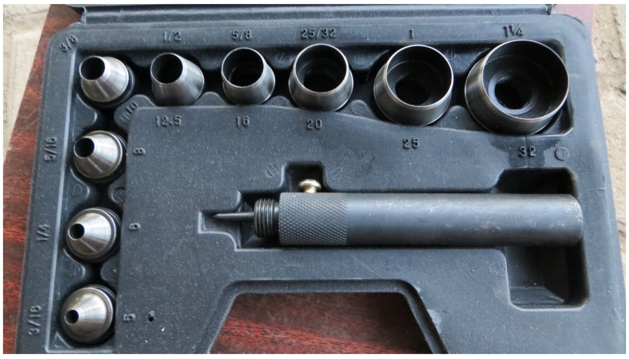 Высечки металлические "АвтоДело", 9 шт. и держатель, 5-32 мм, в кейсе, 40418 (АвтоDело)