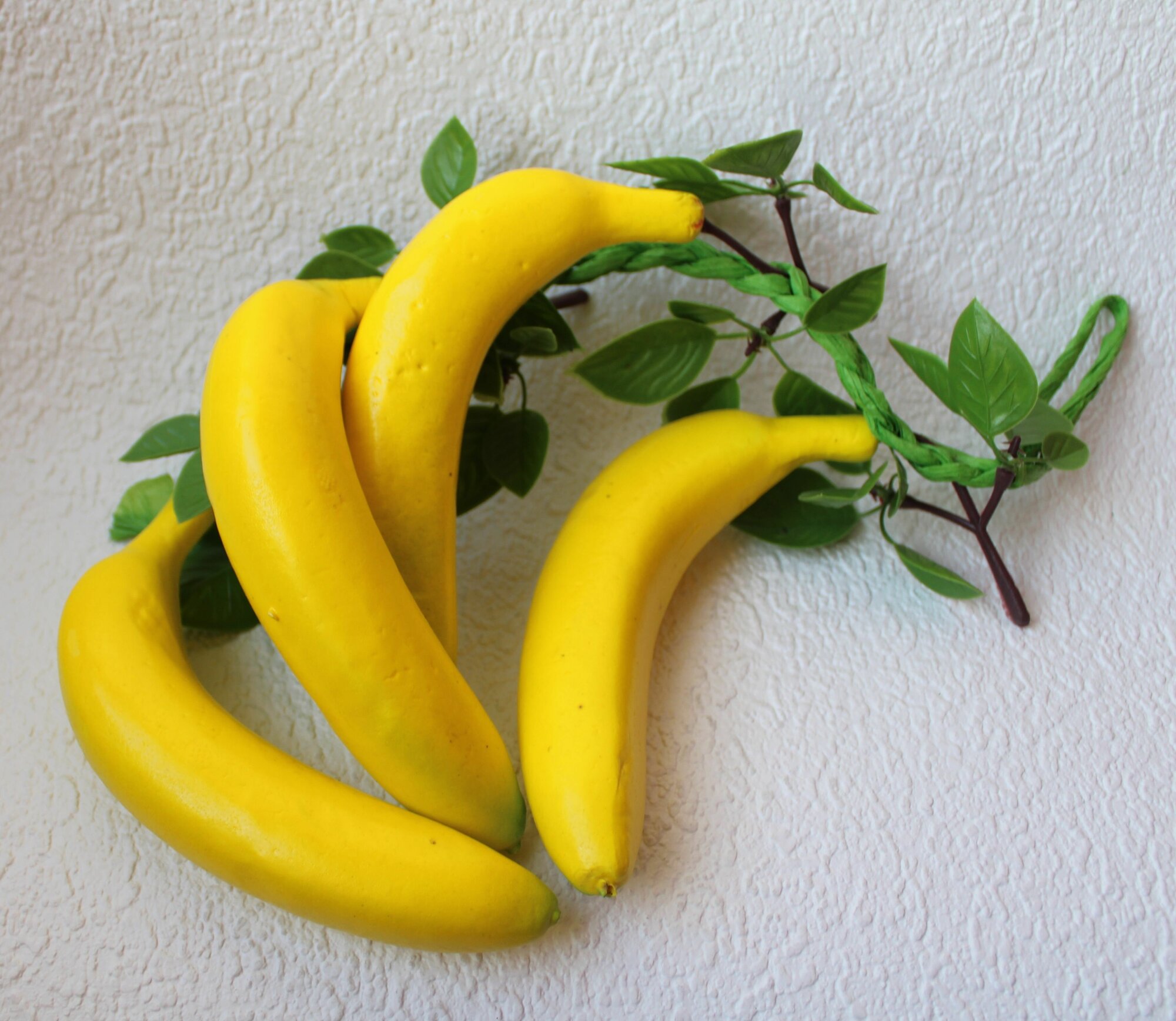 Бананы на ветке искусственные 4 штуки декор реквизит бананы