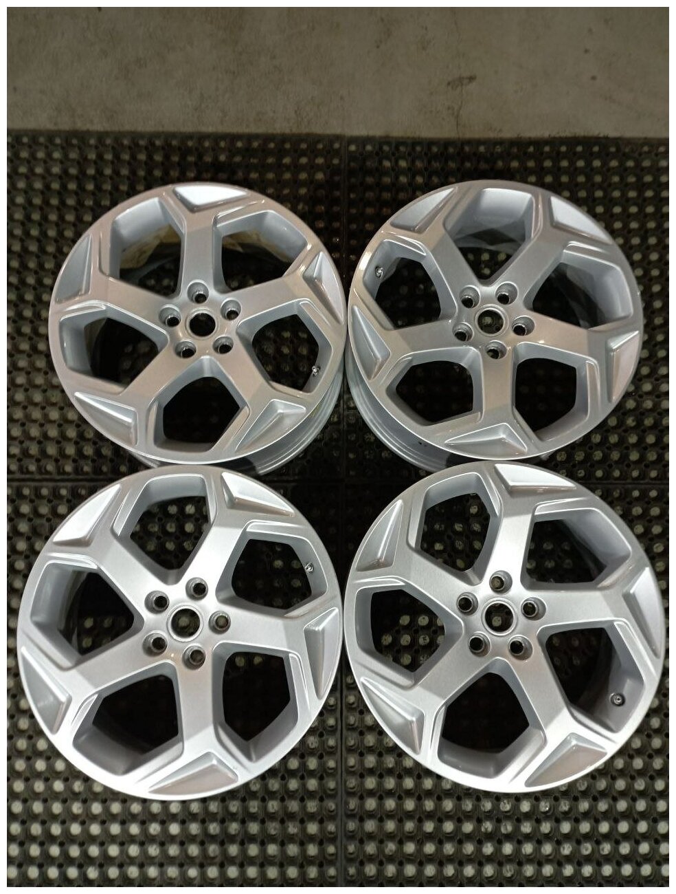 Колесные диски Land Rover 8.5xR20/5x120 72.6