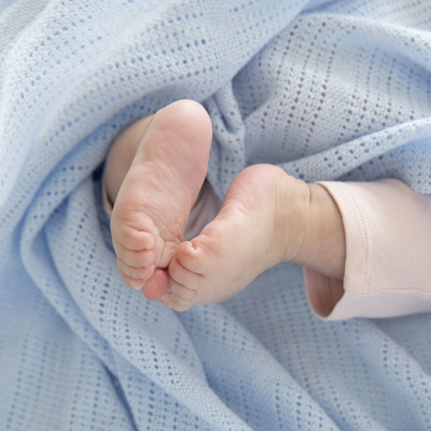 Плед детский хлопковый вязаный, тонкий, летний для новорожденных 100х140 на выписку