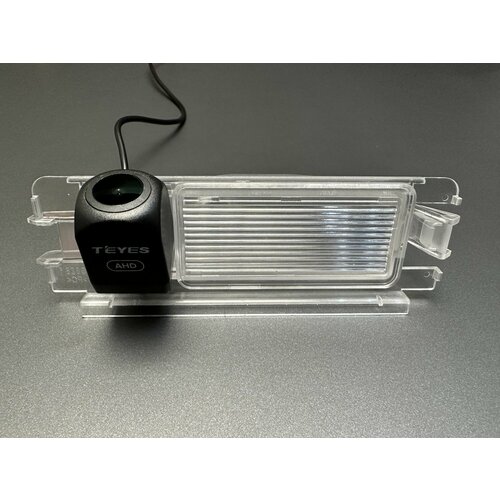 Камера заднего вида Teyes AHD для Renault Logan и Sandero Рено Логан и Сандеро 2008 - 2021 2200₽