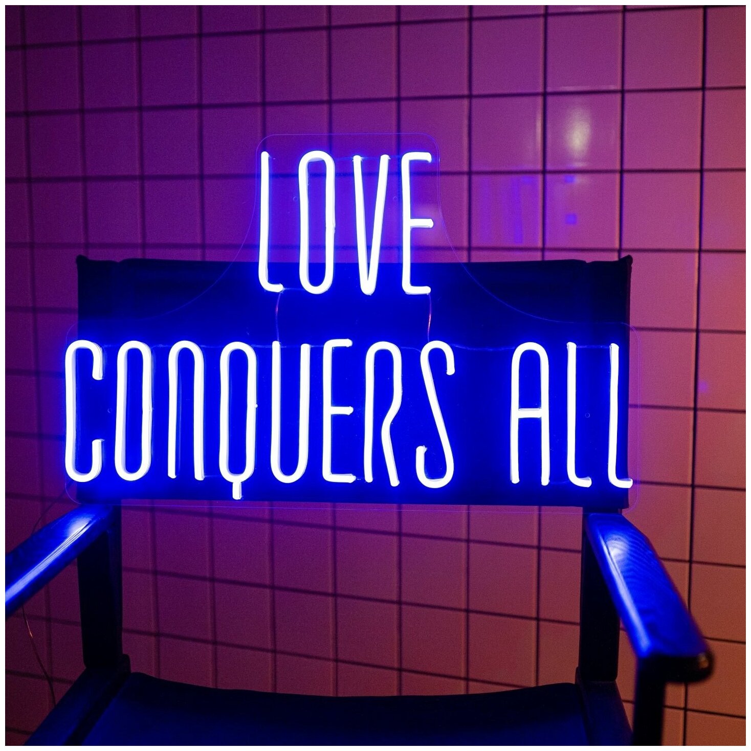 Табличка неоновая Love conquers all, 60х40 см