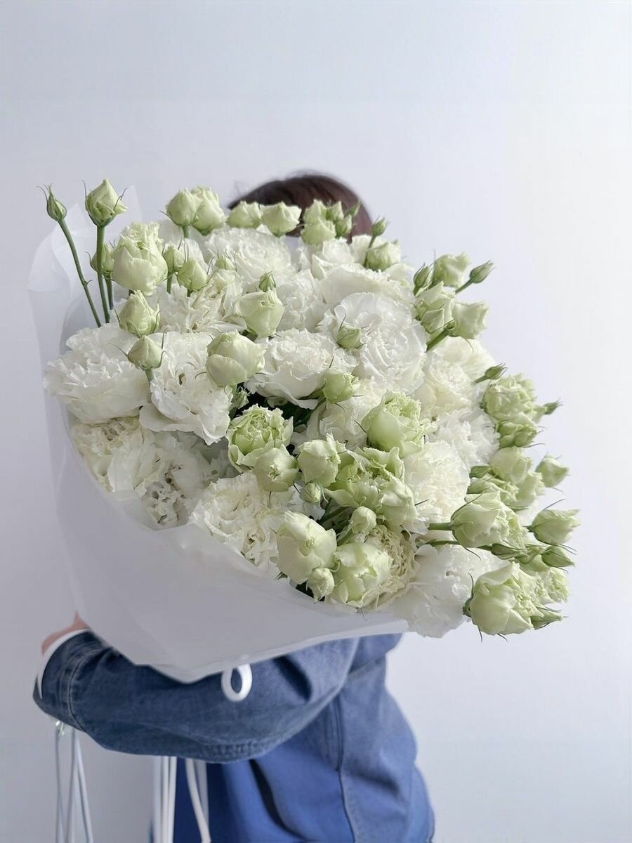 Букет из 9 белых лизиантусов