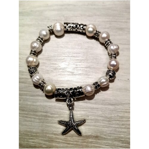 Браслет с подвеской и бежевым жемчугом 