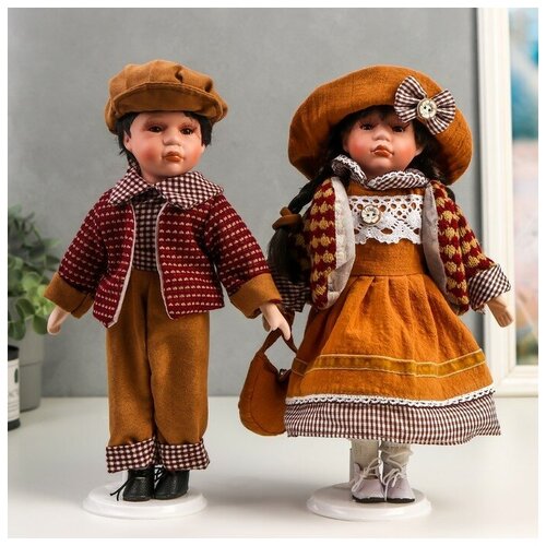 Кукла коллекционная КНР Парочка, 2 шт, Поля и Кирилл в одежде цвета охра 30 см (6260178)