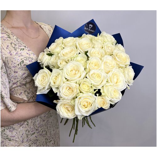 Букет из 31 белой розы Аваланж, 60 см