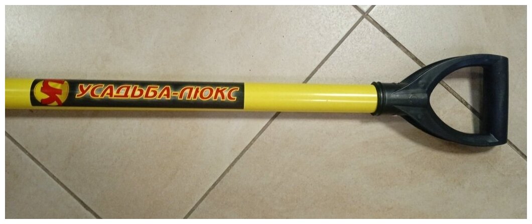 Лопата штыковая ЛУ, с желтым металлизированным черенком и V-ручкой 215х285х1130 мм 77215 - фотография № 8