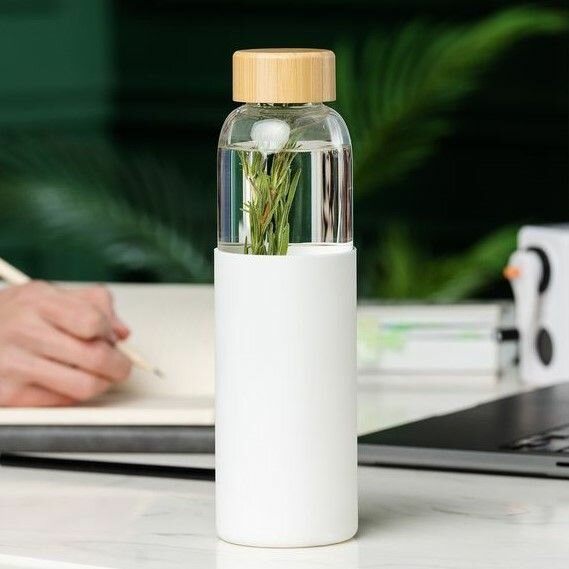 Бутылка для воды спортивная в чехле стеклянная Onflow с бамбуковой крышкой, белая