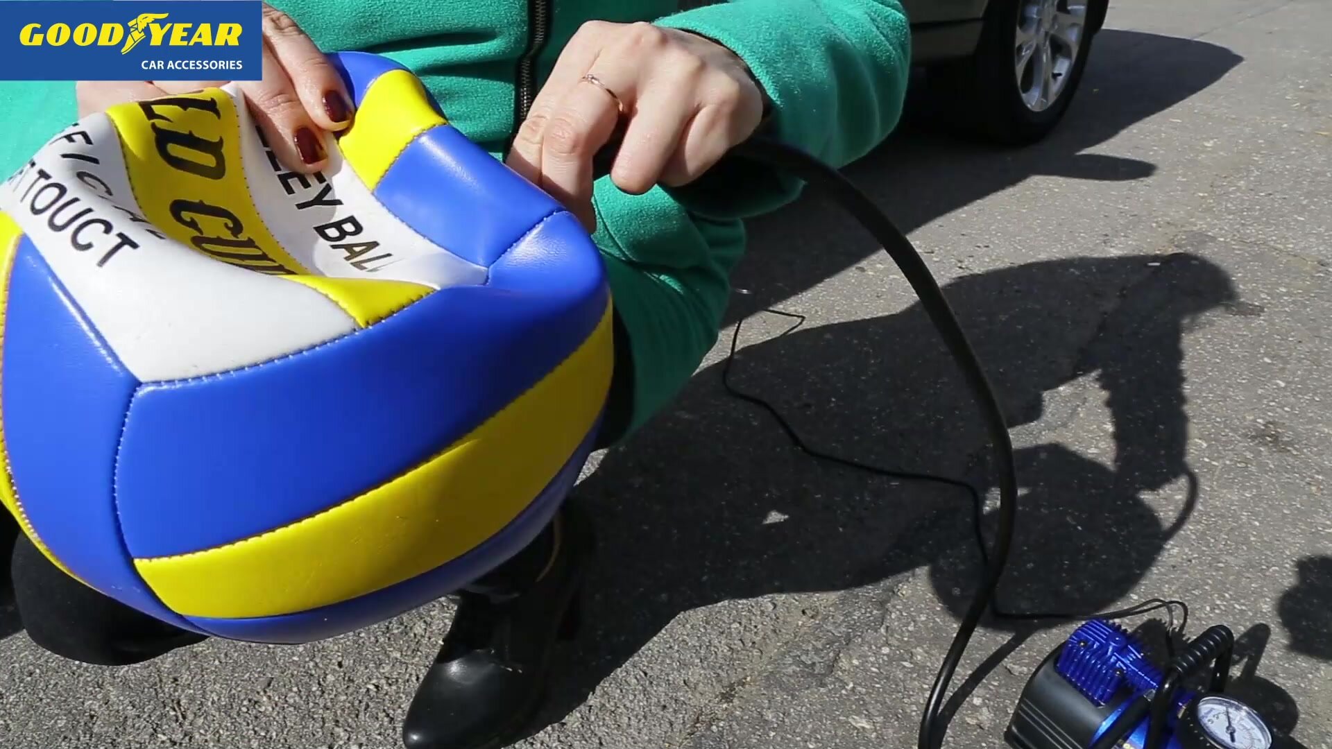 Воздушный компрессор Goodyear GY-30L LED 30 л/мин с фонарём, со съемной ручкой, сумка для хранения — фото 1