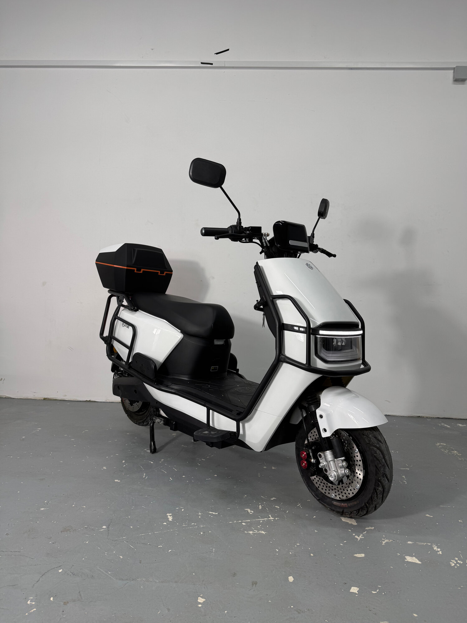 Электро-скутер "GrandSport" от бренда AtlantMotors, модель QS218N, мощность 2000 Вт