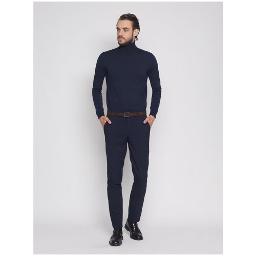 фото Брюки силуэта slim с ремнём, цвет синий, размер 30 zolla