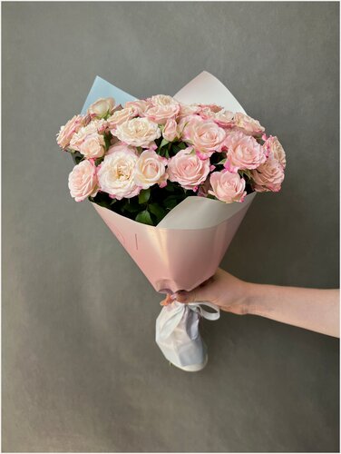 Изображение товара Букет из кустовой розы Рефлекс 50 см 9 шт в дизайнерском оформлении