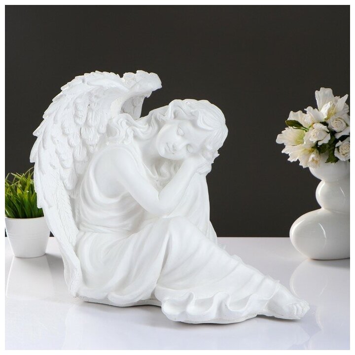 Фигура "Ангел девушка сидя" большая, белый 28х45х37см