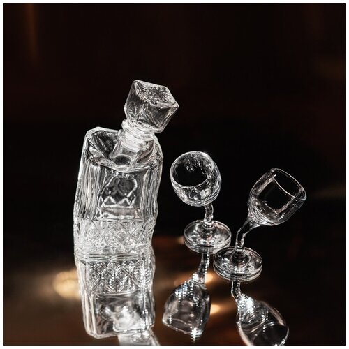 Набор из двух хмельных рюмок с хмельным квадратным графином