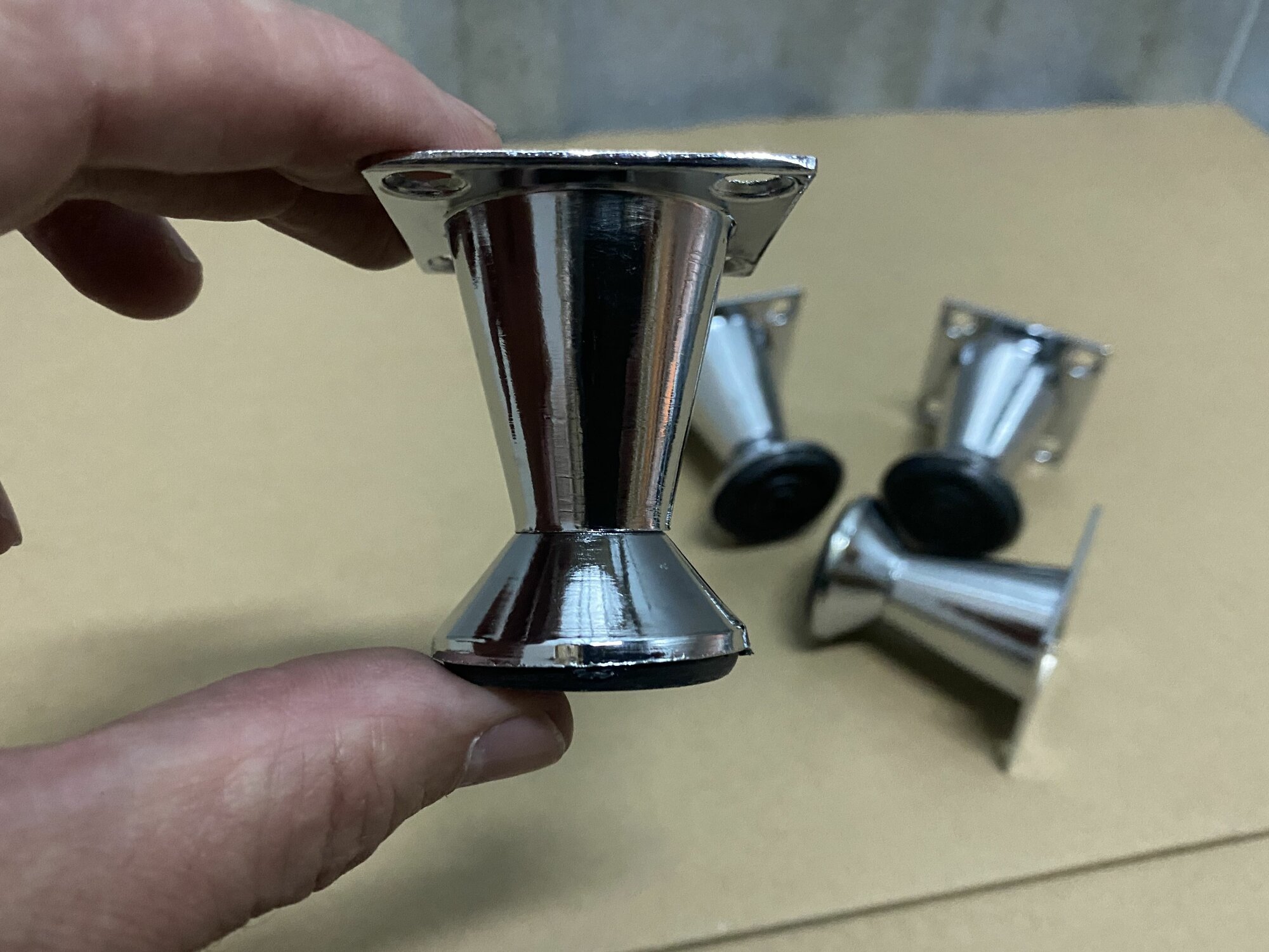 Фурнитура Для Мебели Ножки мебельные 50мм Конус (4шт) на площадке, регулируемые, Хром