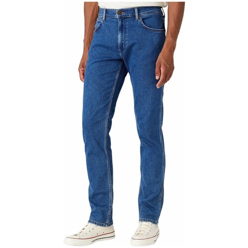 Джинсы зауженные Wrangler GREENSBORO, размер 30/32, синий, серый джинсы зауженные wrangler размер 36 30 серый