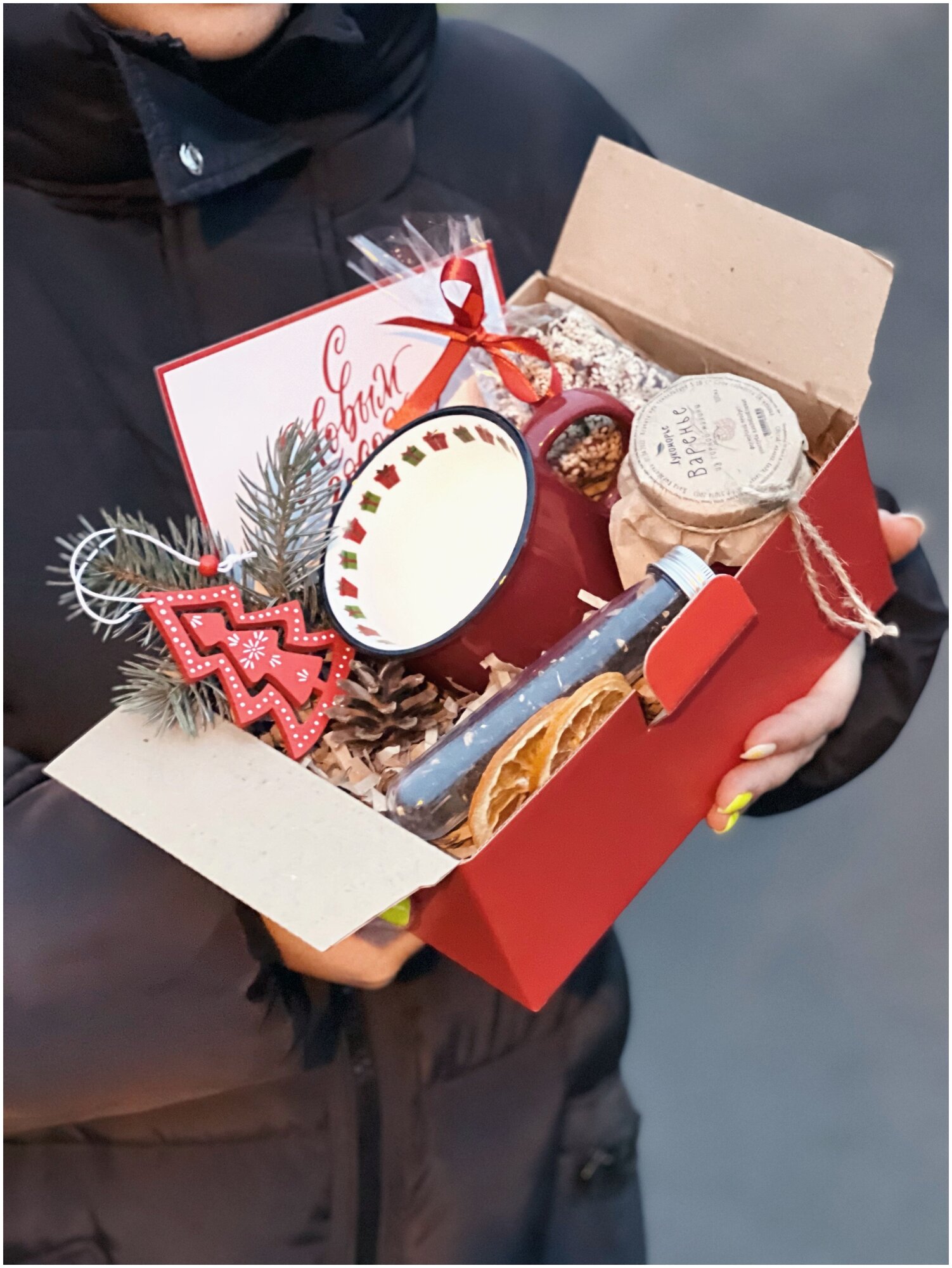 Подарочный набор подарок на Новый год / Новогодний подарок с кружкой и сладостями женщине девушке подруге / Подарок коллеге на Новый год НГ