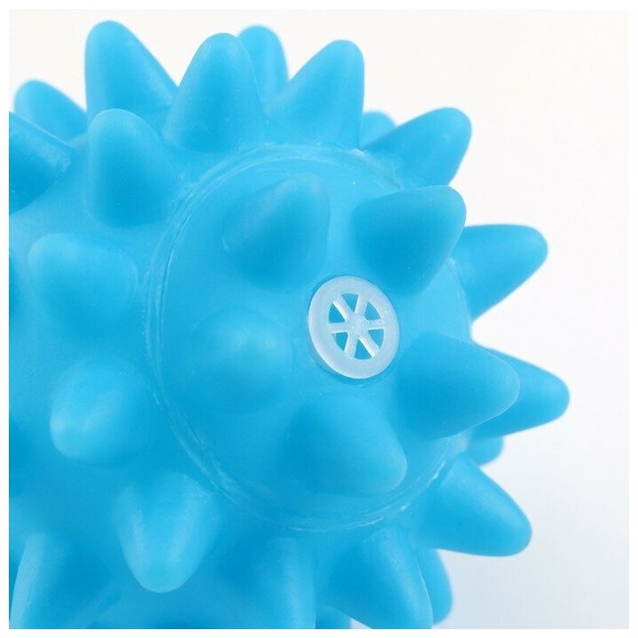 Игрушка пищащая "Мяч с шипами" для собак, 6,5 см, голубая - фотография № 2