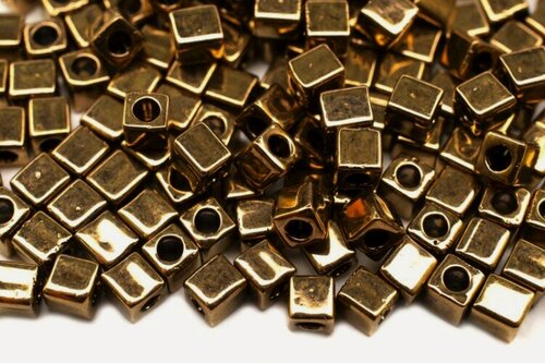 Изображение товара Бисер японский Miyuki Cube кубический 3мм #0457 темная бронза, металлизированный, 10 грамм