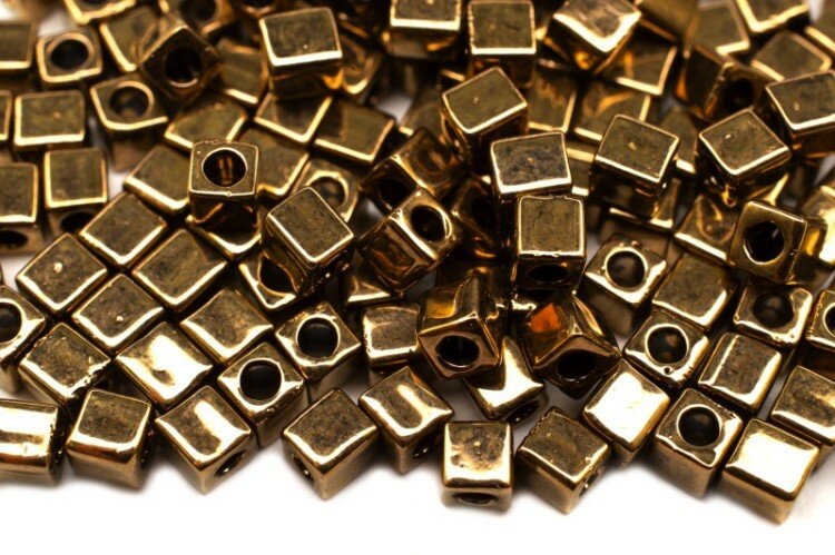 Бисер японский Miyuki Cube кубический 3мм #0457 темная бронза, металлизированный, 10 грамм