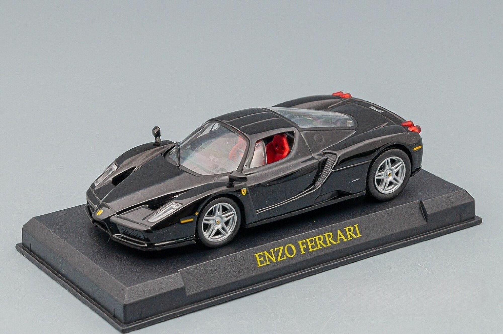 Масштабная модель 1/43 Ferrari Enzo