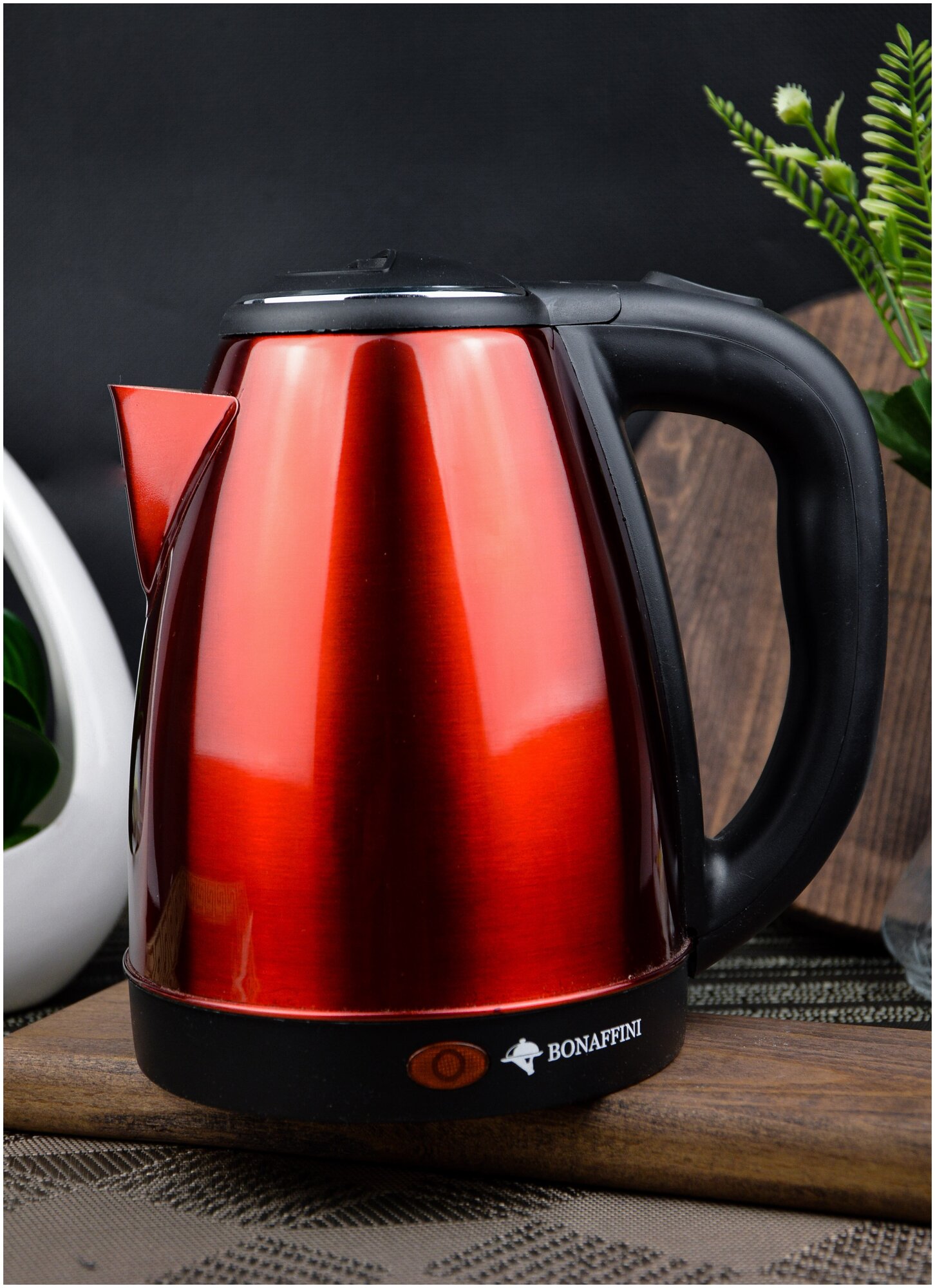 Электрический чайник Bonaffini ELK-0005; 1,8л, 1500 Вт; красный - фотография № 3