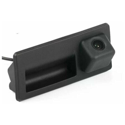 Камера заднего вида Фольксваген Тигуан в ручке багажника 2007-2016 3300₽