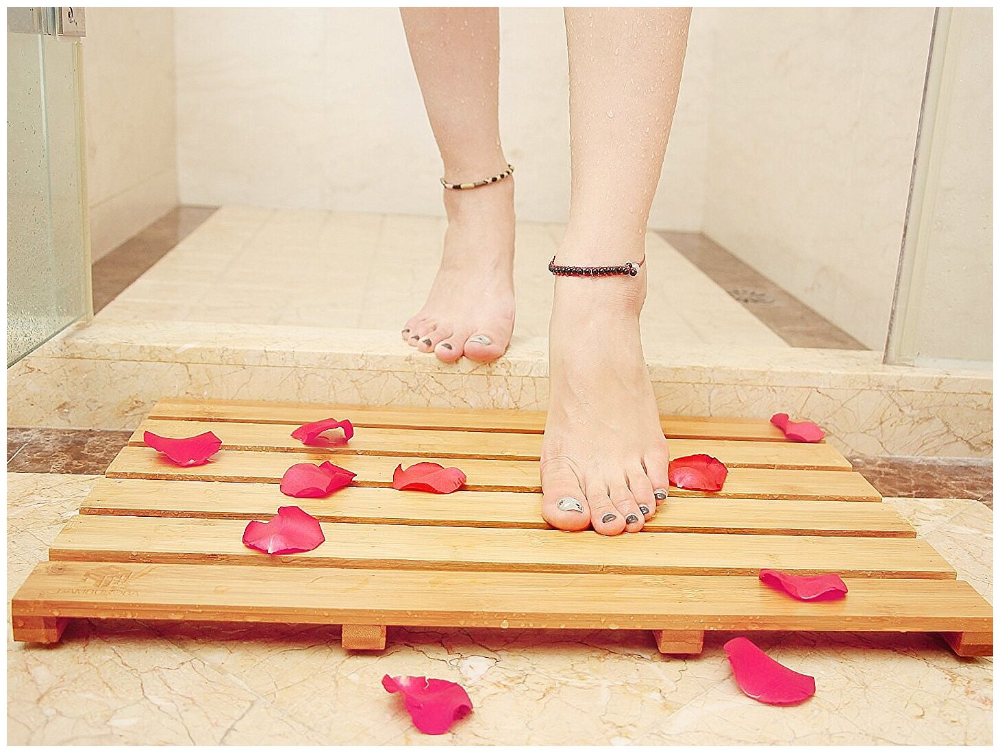 Деревянная решетка на пол в ванной