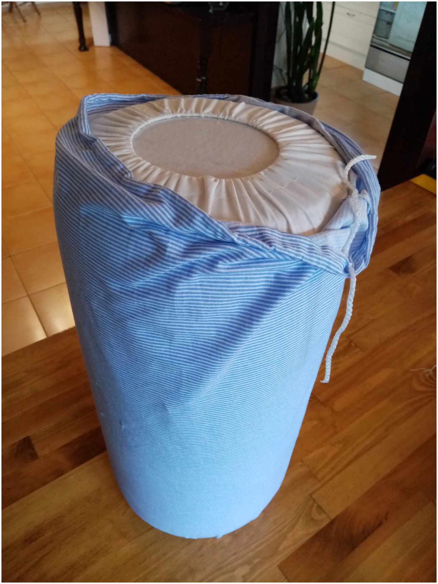 Чехол на подушку для кружевоплетения 27х37 см, из светлой ткани производство Досугивуги.