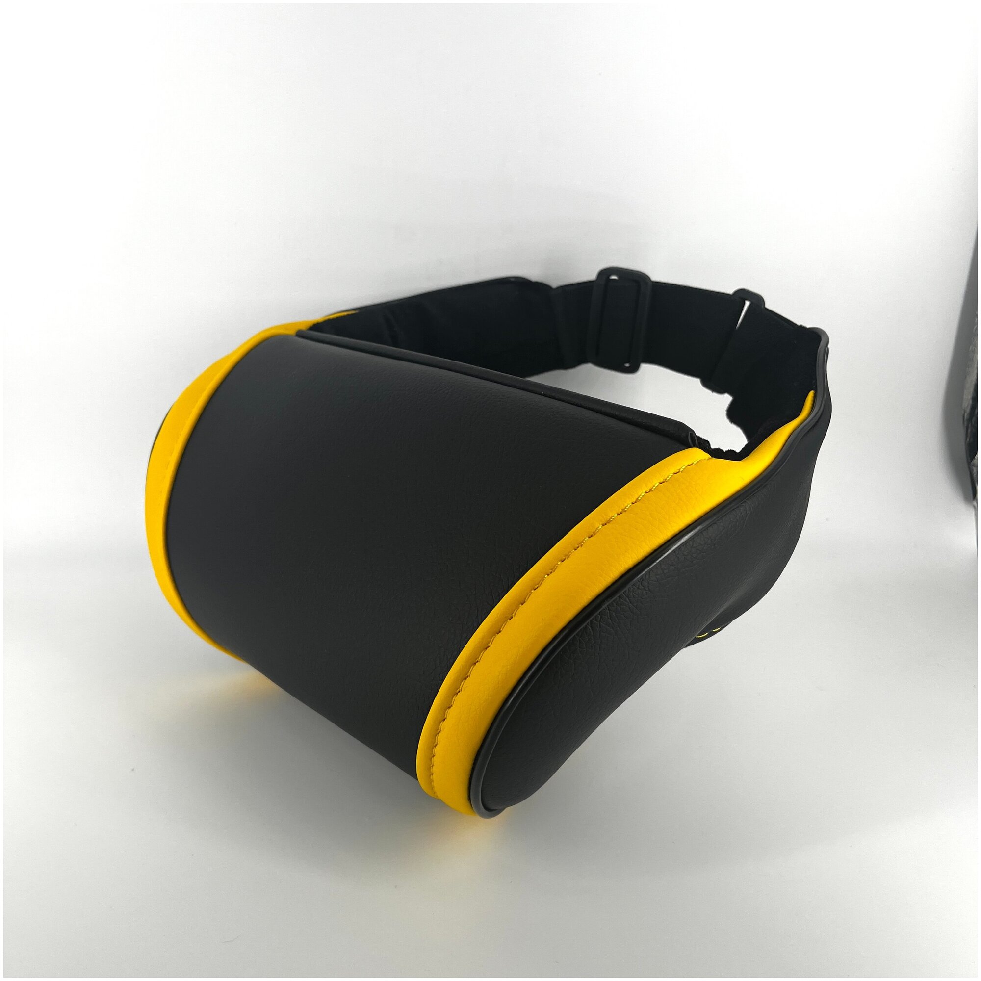 Автомобильная подушка подголовник для шеи на сиденье. Желтые вставки. Подарок автолюбителю в салон