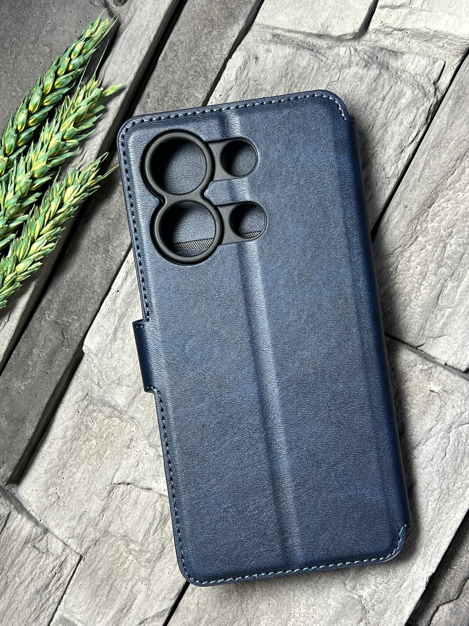 Чехол книжка для Xiaomi Redmi Note 13 4G кожаный с магнитной застежкой / Редми Ноут 13 4Джи с хлястиком/ flip чехол с функцией подставки, синий — фото 1