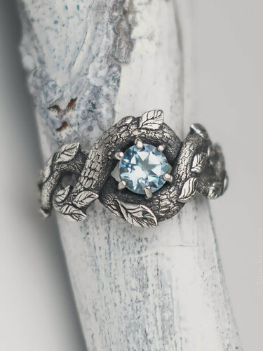 Изображение товара Кольцо тонкое, обручальное, серебро, 925 проба, чернение, оксидирование, топаз