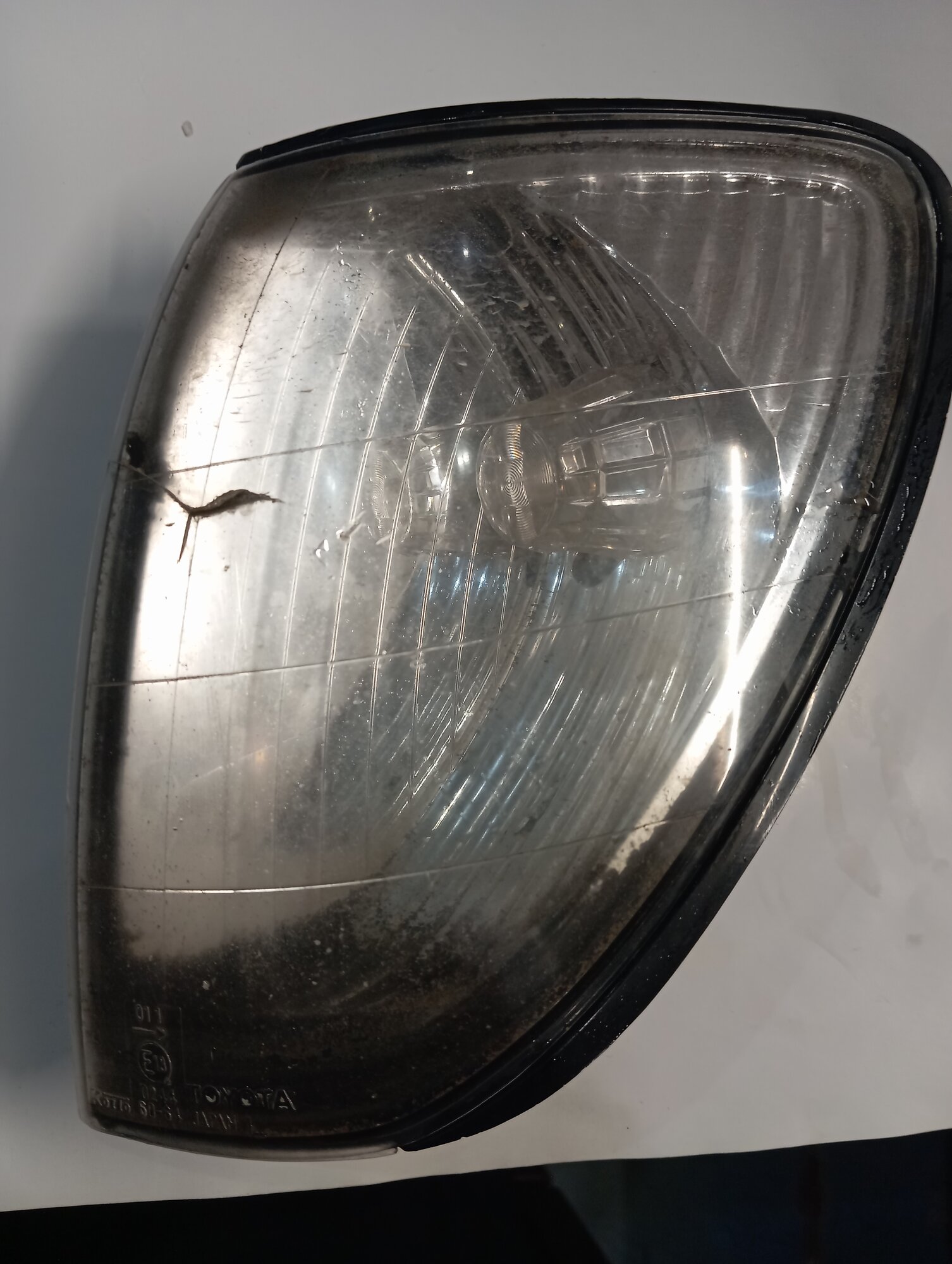 Лендкрузер 100. подфарник левый.