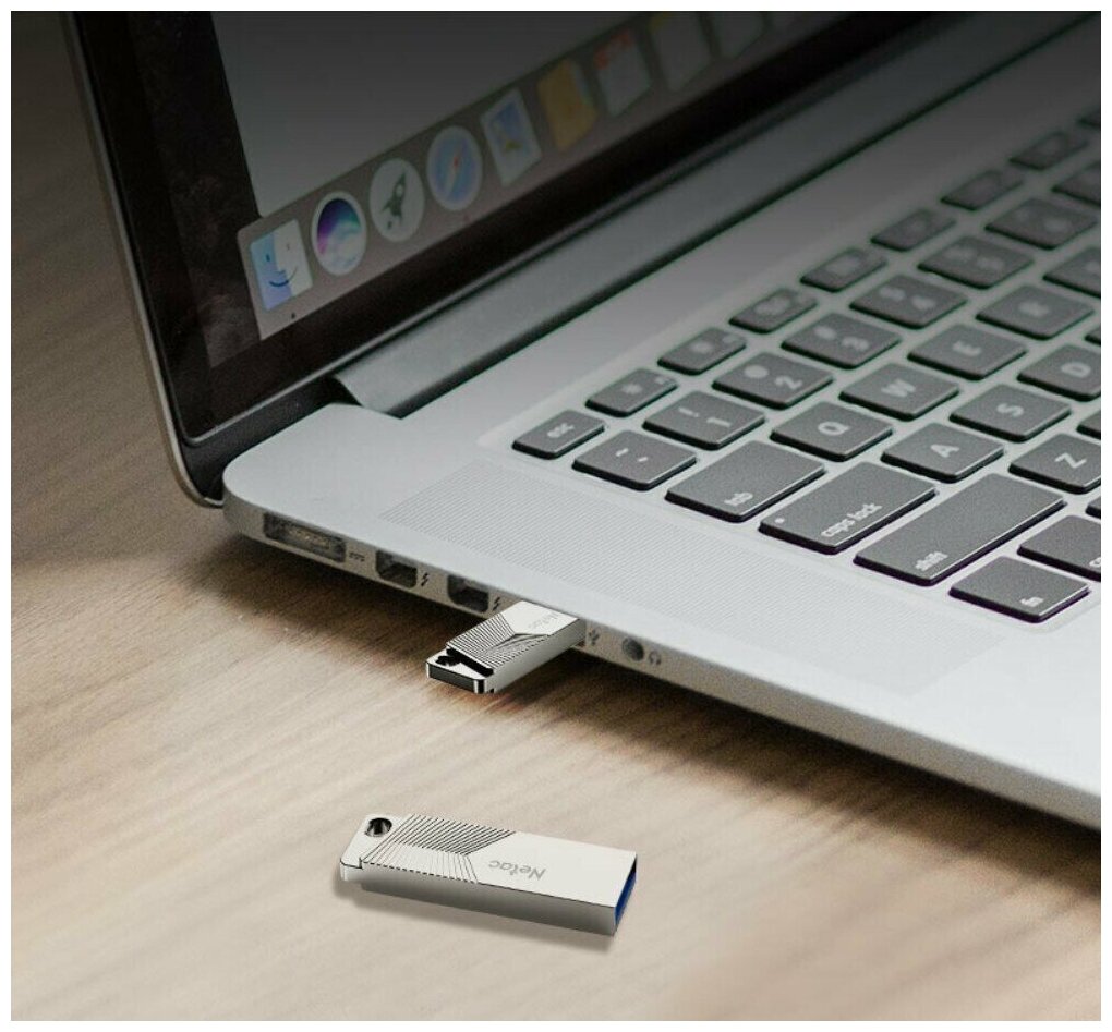 USB флешка Netac UM1 32Gb silver USB 3.2 (NT03UM1N-032G-32PN)