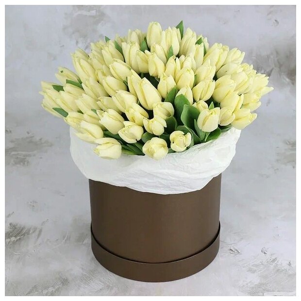 101 белый тюльпан в шляпной коробке