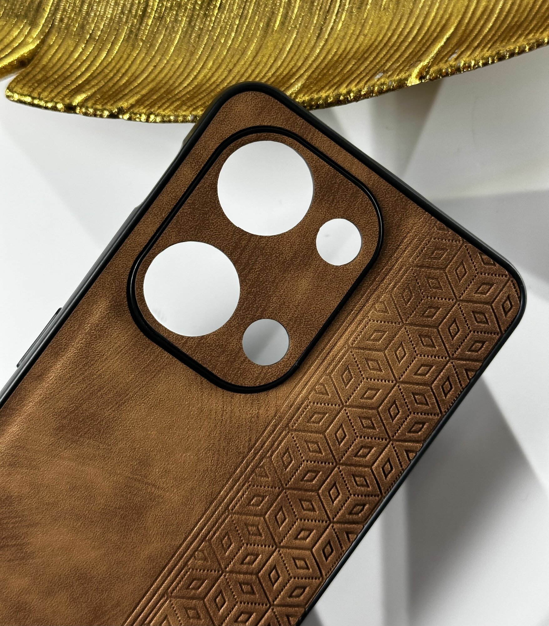 Чехол кожаный OnePlus Nord 3 / Чехол Ван Плас Норд 3 с защитой камеры, геометрия, коричневый — фото 1