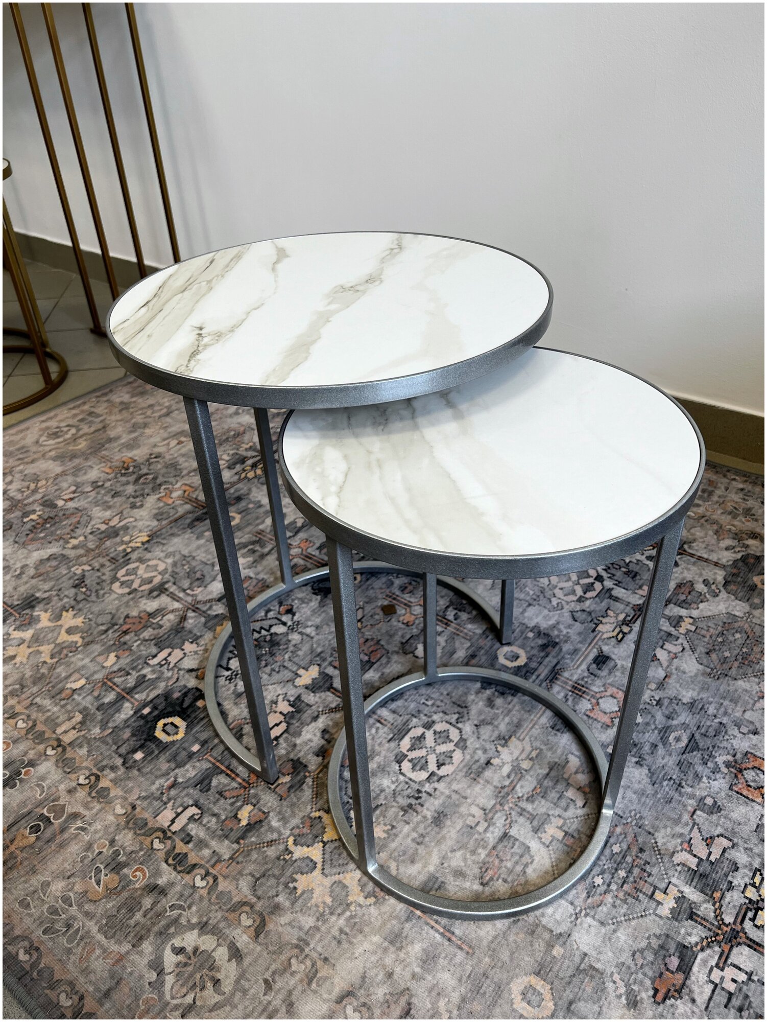 Комплект журнальных столов из керамогранита диаметр 45- 35 см, высота 55-50, серебро матовое, столешница MARBLE матовая_LUCHI