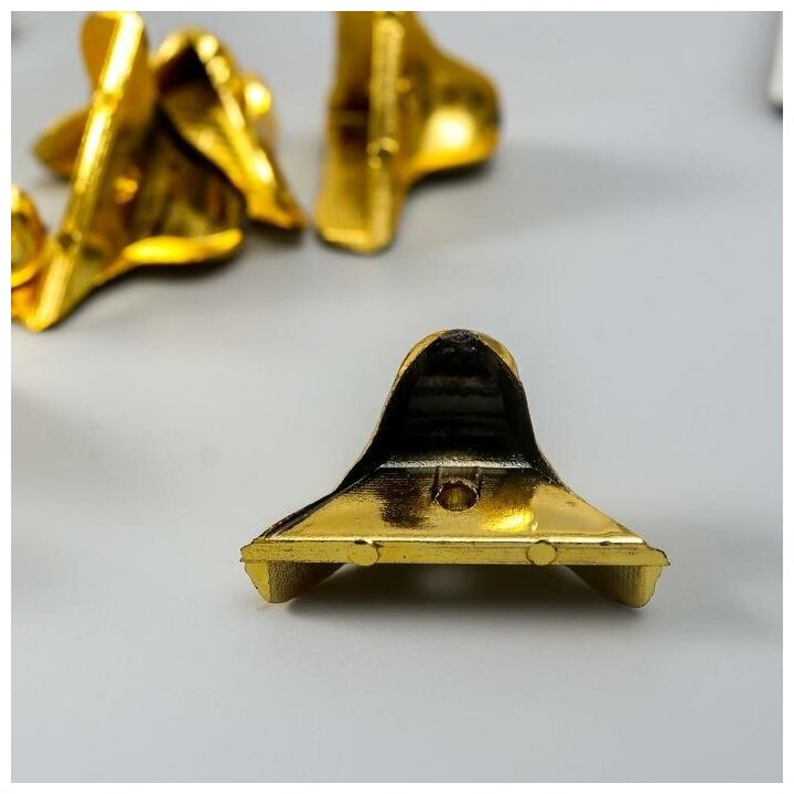 Уголок (ножка) для шкатулки пластик "Рептилия" золото набор 8 шт C003 2х1,8 см - фотография № 3