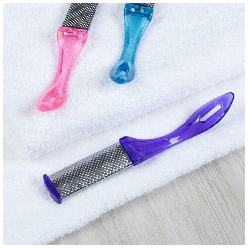 Тёрка для ног двухсторонняя металлическаянаждачная 17 см цвет микс 433₽