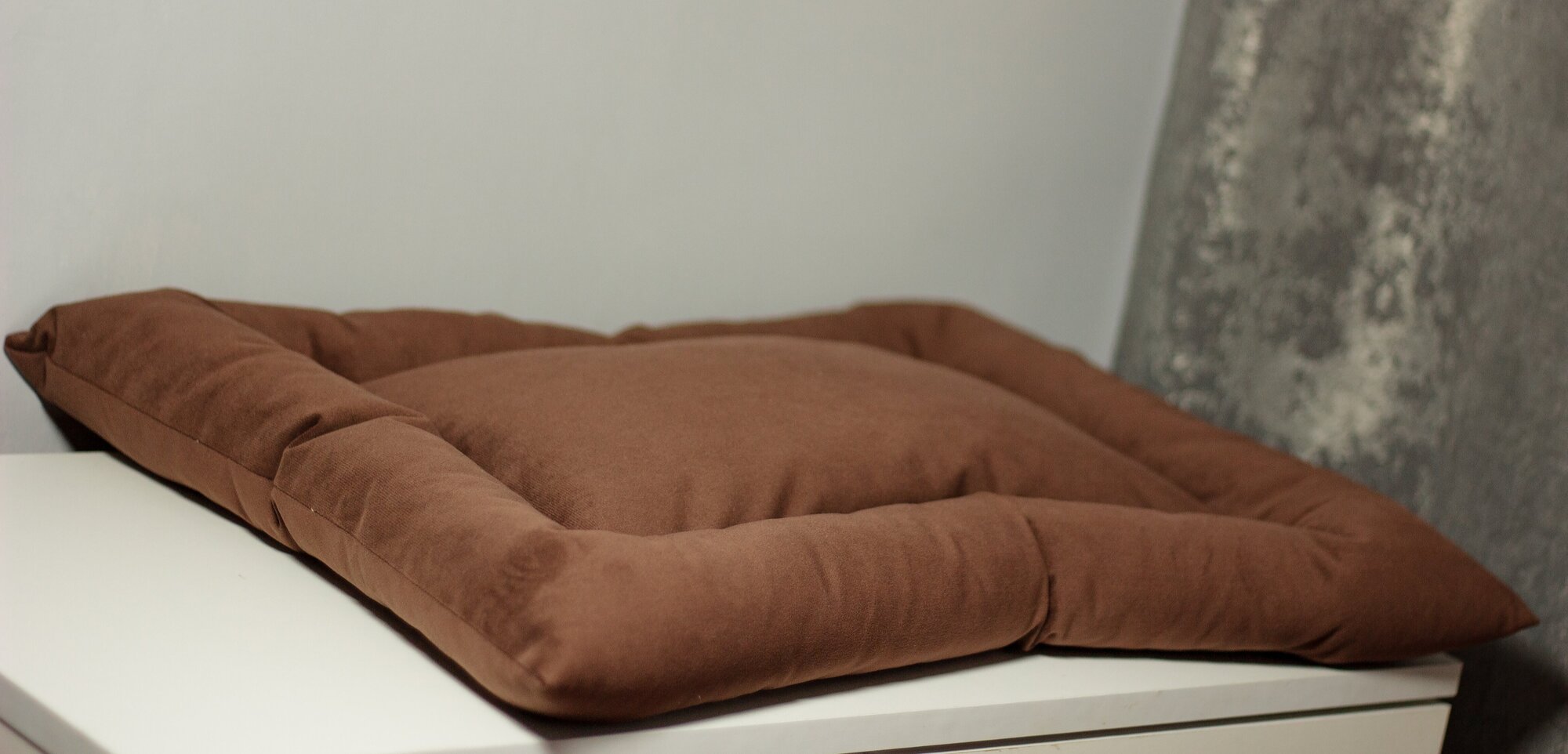 Лежак для животных "Уютный" коричневый / Лежанка для кошек и собак 52×37×6 см - фотография № 2