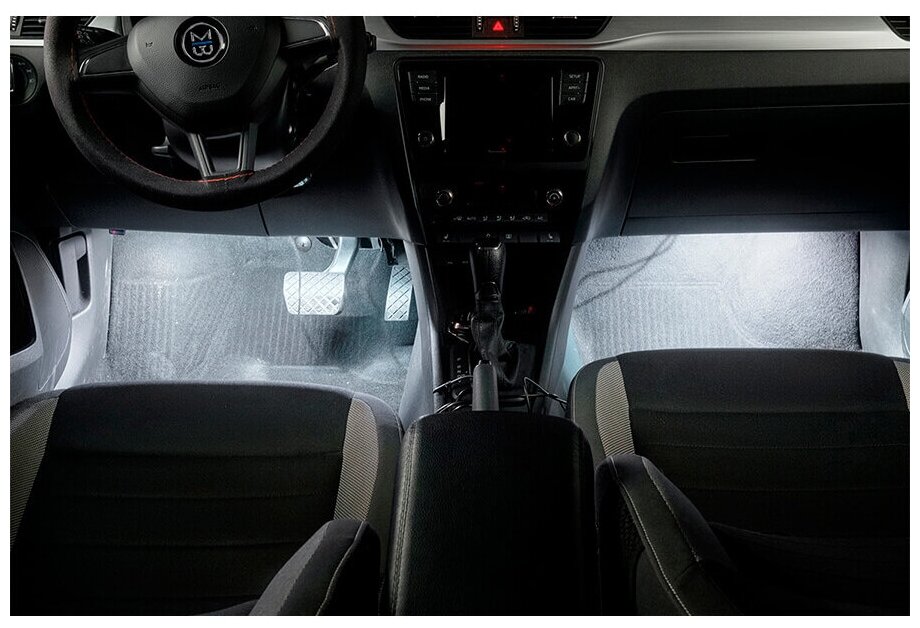 Светодиодная подсветка салона и зоны ног автомобиля 4 модуля 36 LED белая
