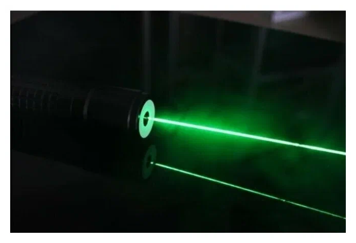 Лазерная указка мощная зеленый лучи дальность до 2000 метров Green Laser 303 - фотография № 3